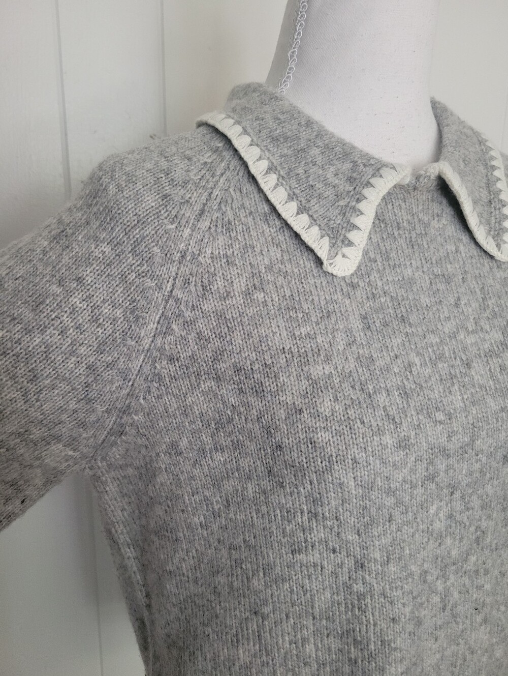 Bailey 44 Sweater Pullover Embroidered Trim Collared White & Gray Coquette LG - Picture 2 of 9